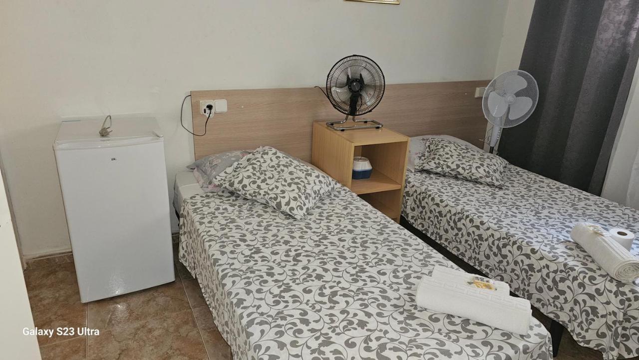 Hostal Sol Celeste Льорет-де-Мар Экстерьер фото