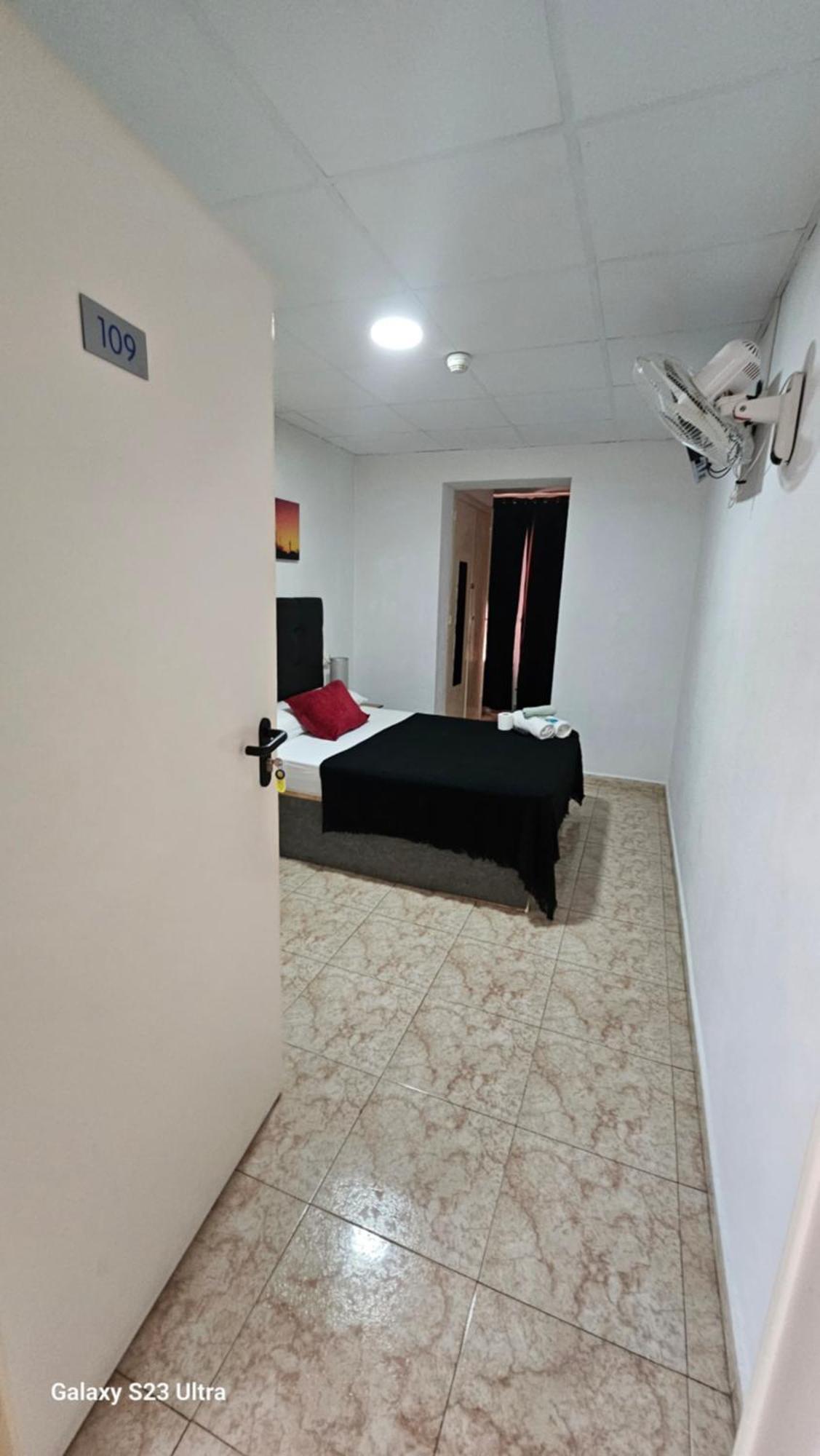 Hostal Sol Celeste Льорет-де-Мар Экстерьер фото