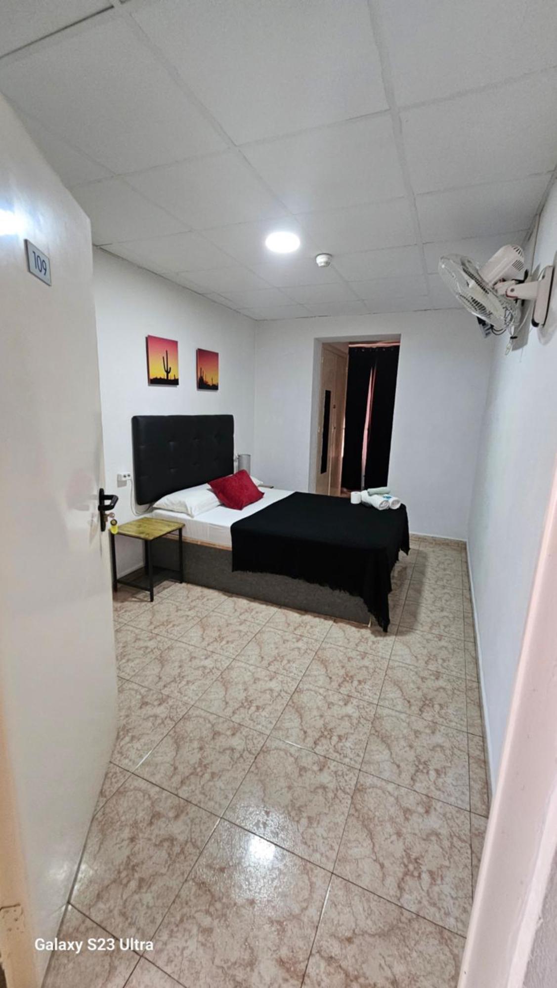 Hostal Sol Celeste Льорет-де-Мар Экстерьер фото